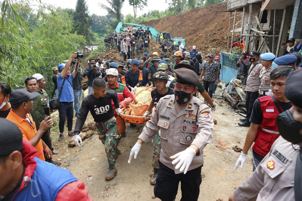 Indonesian rescuers search through rubble of quake; 268 dead